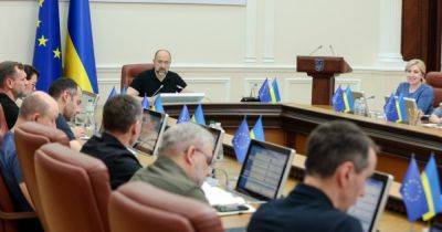 Денис Шмыгаль - Кабмин дал возможность скандальному монополисту зарабатывать миллиарды на документах, — УП - focus.ua - Украина