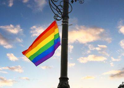 Прага окрасилась в радужные цвета в поддержку фестиваля Prague Pride - vinegret.cz - США - Англия - Чехия - Чили - Прага - Prague