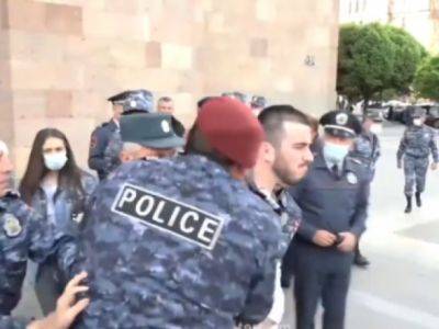В Ереване протестующие требовали разблокировать Лачинский коридор, 14 человек задержали - unn.com.ua - Украина - Киев - Армения - Азербайджан - Ереван - Нагорный Карабах - Протесты