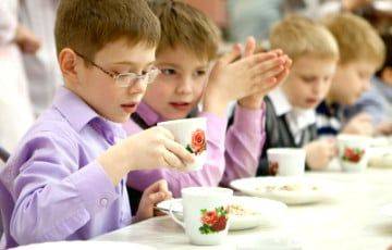 В Минске школьникам на 1 сентября приготовили «эксклюзивное» блюдо - charter97.org - Белоруссия - Минск