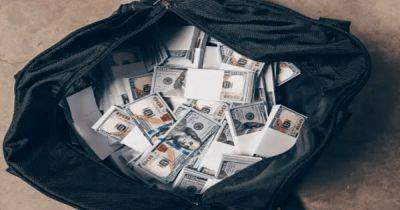 Оставил себе: мужчине грозит тюрьма за то, что он нашел полную денег сумку (фото) - focus.ua - США - Украина - штат Коннектикут - Находка