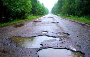 Белорусский водитель отсудил у дорожников деньги за поврежденные в яме шины - charter97.org - Белоруссия - район Речицкий