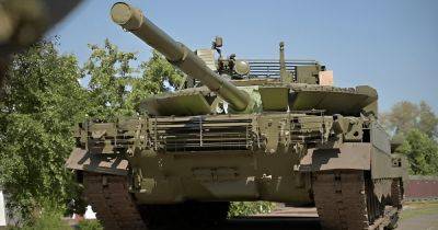 В России поставили на танк Т-80БВМ новую защиту от дронов, но она не сработала (видео) - focus.ua - Россия - Украина