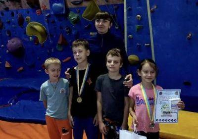 Юные спортсмены из Северодонецка заняли призовые места на чемпионате по скалолазанию - vchaspik.ua - Украина - Париж - Днепр - Северодонецк