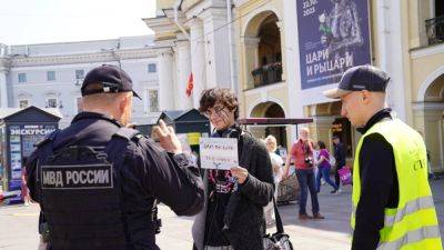 Активисту назначили штраф за пикет против закона о гендерном переходе - svoboda.org - Россия - Украина - Санкт-Петербург