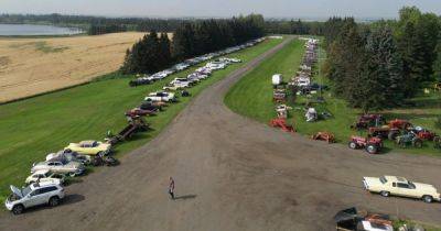 Раритеты на ферме: обнаружена огромная заброшенная коллекция авто (фото) - focus.ua - Украина - Франция - Канада