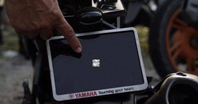 Мотоциклиста из Малайзии оштрафовали за самый маленький номерной знак в мире (фото) - focus.ua - Украина - Малайзия