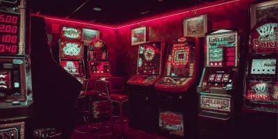 Работа «мечты». Работник казино Gun Lake в США украл десятки тысяч долларов, когда чистил игровые автоматы - nv.ua - США - Украина