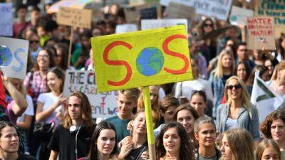 Грета Тунберг - В мире проходят массовые акции протеста против ископаемого топлива - svoboda.org