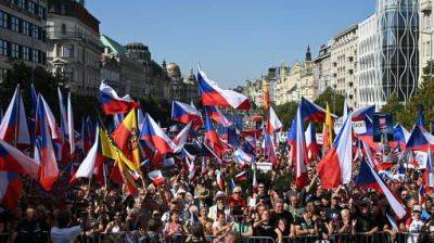 Ян Данек - В Праге тысячи людей митинговали против правительства, критиковали и помощь Украине - pravda.com.ua - Украина - Прага