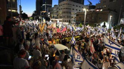Биньямин Нетаниягу - "Победа демократии": в Тель-Авиве тысячи вышли на протест против реформы - vesty.co.il - США - Израиль - Тель-Авив