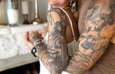 Медики рассказали, как татуировки влияют на организм человека - planetanovosti.com