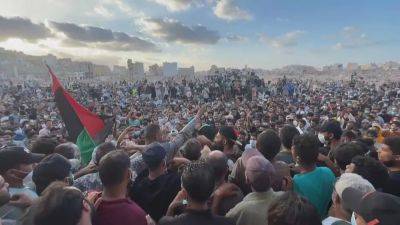 Ливия. Жители Дерны требуют отставки парламента - ru.euronews.com - Ливия