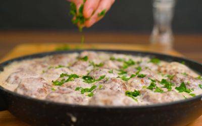 Вся семья будет просить добавки: рецепт мясных биточков с рисом и зеленью на сковороде - hyser.com.ua - Украина
