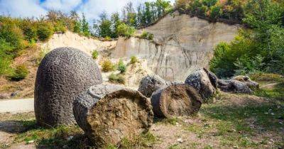 Возрастом 7 миллионов лет назад. Загадочные "живые камни" в Румынии "рождают" малышей (фото) - focus.ua - Украина - Румыния