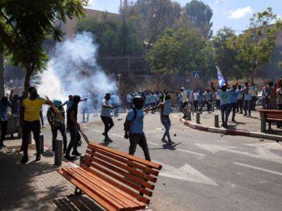 Во время столкновений в Тель-Авиве более 100 человек получили ранения - unn.com.ua - США - Украина - Киев - Израиль - Тель-Авив - Иерусалим - Эритрея - Эфиопия - Протесты