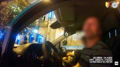 В центре Праги водитель пытался подкупить полицейских: видео - vinegret.cz - Чехия - Прага