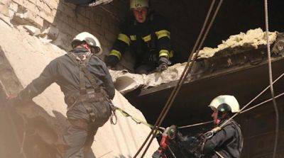 В Черкассах во время разбора завалов удалось спасти человека - ru.slovoidilo.ua - Украина - Черкассы - Ракеты - Гсчс
