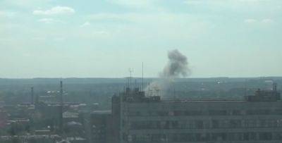 В Донецке раздался мощный взрыв: очевидцы публикуют кадры, как к небу поднимается столб дыма - vchaspik.ua - Россия - Украина - Донецк