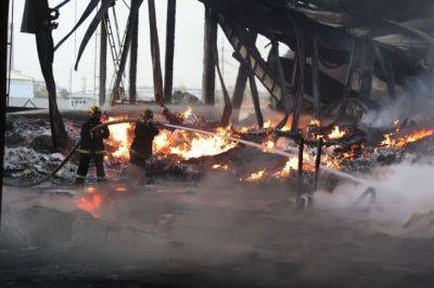 Пожар, начавшийся после взрыва на складе, удалось потушить только спустя восемь часов - podrobno.uz - Узбекистан - Ташкент - район Сергелийский, Ташкент