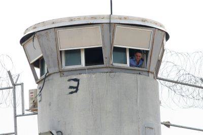 Кэти Перри - Беня Ганц - Итамар Бен-Гвир - ЦАХАЛ объяснил, почему солдаток все еще посылают служить в тюрьмы - news.israelinfo.co.il