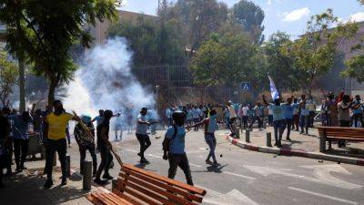 Биньямин Нетаньяху - Больше 160 человек пострадали в ходе беспорядков в Тель-Авиве - svoboda.org - Израиль - Тель-Авив - Иерусалим - Эритрея