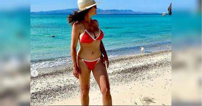 Анджелина Джоли - Антонио Бандерас - «Поздравляю себя с 57-летием»: Сальма Хаек опубликовала в день рождения «праздничную» бикини-фотосессию - fakty.ua - Украина - Мексика - Испания