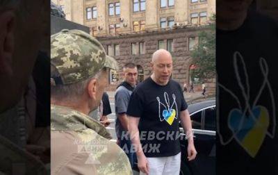 Дмитрий Гордон - Гордон обругал мужчину в военной форме - korrespondent.net - Украина - Киев