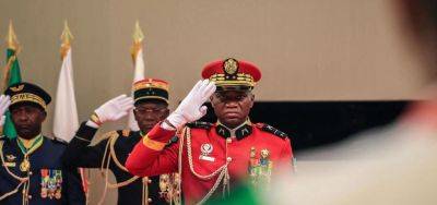 Лидер военного переворота в Габоне принес присягу как президент переходного периода - obzor.lt - Габон