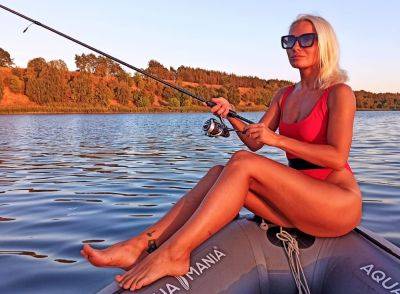 Рыбалка в Украине - женщина поймала щуку весом 6,4 кг - фото - apostrophe.ua - Украина - Киевская обл. - Черкассы - район Ужгородский