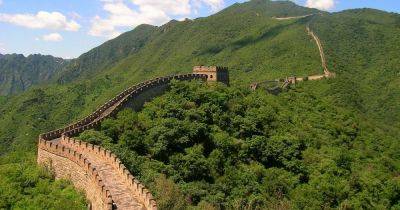 Пытались сократить путь: строители повредили Великую китайскую стену экскаватором - focus.ua - Китай - Украина