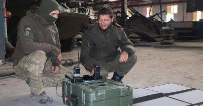 Заменяет генератор: бойцы НГУ получили улучшенную зарядную станцию для дронов и связи - focus.ua - Украина