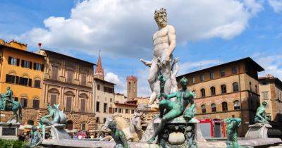 Хотел сфотографироваться: немецкий турист сломал статую Нептуна во Флоренции - focus.ua - Украина - Италия - Германия
