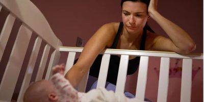 Не часы или дни, а месяцы. Исследователи рассказали, сколько недосыпают родители в первый год жизни ребенка - nv.ua - Украина - Англия