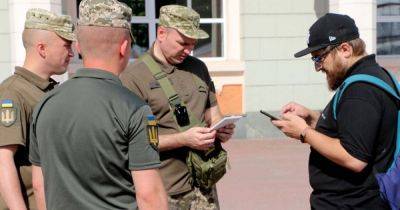 "В составе — военные": в ТЦК объяснили, как работают патрули для вручения повесток (видео) - focus.ua - Украина - Полтава - Кременчуг