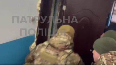 В Чернигове спецназовцы "пришли" в гости к мужчинам, которые запускали фейерверки - pravda.com.ua - Украина