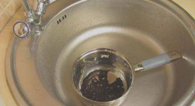 Как удалить пригоревшую еду из кастрюли без мытья: неожиданный лайфхак - politeka.net - Украина