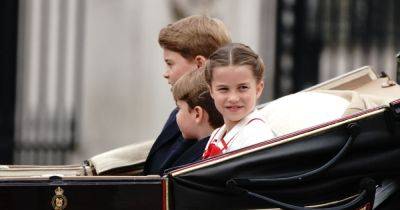 принц Уильям - Кейт Миддлтон - принц Джордж - принц Луи - принцесса Шарлотта - Держит под контролем: эксперт объяснила, какую роль играет принцесса Шарлотта в семье - focus.ua - Украина