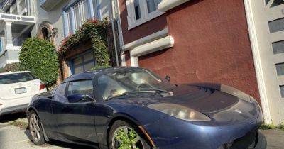 Порос травой: редкий спорткар Tesla 5 лет стоит брошенным на улице (фото) - focus.ua - Украина - шт. Колорадо - Сан-Франциско - шт. Калифорния