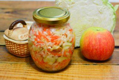 Будет готова уже через трое суток: рецепт сочной квашеной капусты с яблоками - hyser.com.ua - Украина