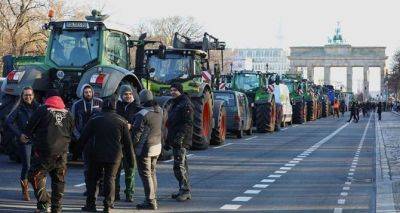 Мешканці Берліну у солідарність з протестуючими фермерами, підтримують їх харчами - cxid.info - Германия - Протесты