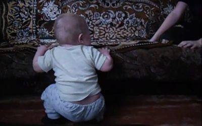 Отец отказался спать на диване после того, как жена с младенцем пожаловалась на его храп - politeka.net - Украина