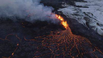 Извержение вулкана у Гриндавика сразу после эвакуации - ru.euronews.com - Исландия - Рейкьявик