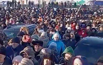 Радий Хабиров - В России тысячи людей вышли на стихийный протест - charter97.org - Россия - Башкирия - Белоруссия - Рязань