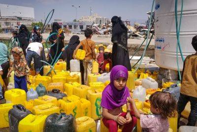 Более 75% йеменцев зависят от гумпомощи, но ее количество стремительно сокращается - news.israelinfo.co.il - США - Йемен