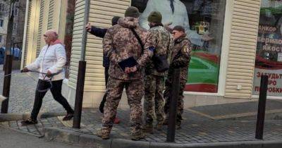 Владимир Фитьо - Кому из мужчин не будут вручать повестки на блокпостах: ответ ВСУ - focus.ua - Украина