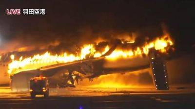 В Токио во время посадки загорелся самолет с пассажирами - pravda.com.ua - Токио - Япония - Токио