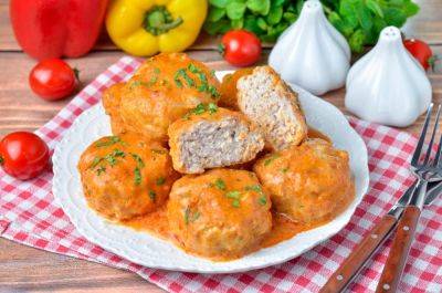 Когда-то так делали наши бабушки: рецепт нежных котлет в томатном соусе на сковороде - hyser.com.ua - Украина