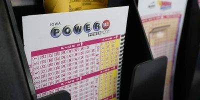 Подарок на Новый год. В США продали выигрышный билет лотереи Powerball на более чем $800 млн - nv.ua - США - Украина - шт. Мичиган