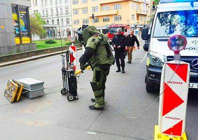 Забытый чемодан добавил работы полиции в центре Праги - vinegret.cz - Чехия - Прага